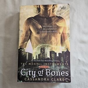 The Mortal Instruments City of Bones‎ by Cassandra Clark - Paperback